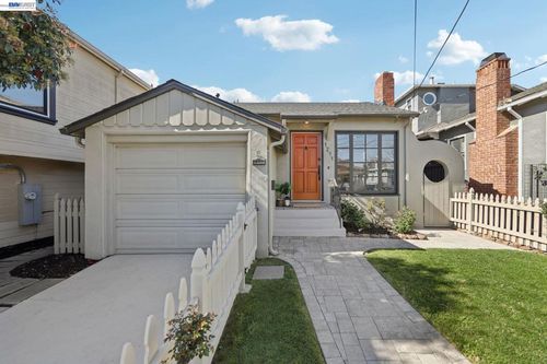 1211 Court St, Alameda, CA, 94501-5418 | Card Image