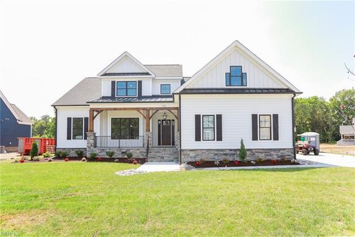 132 Breezy Point Dr, Yorktown, VA, 23692-3318 | Card Image