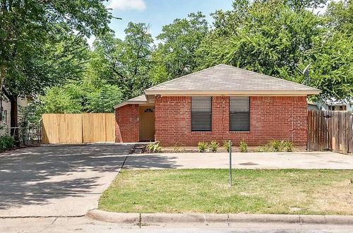 2708 Livingston Ave, Fort Worth, TX, 76110-2917 | Card Image