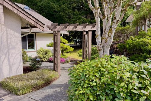 2-885 Berwick Rd S, Qualicum Beach, BC, V9K1N7 | Card Image