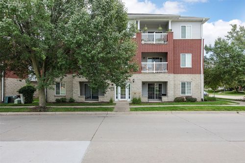 4301 York Pl, Iowa City, IA, 52245-9319 | Card Image