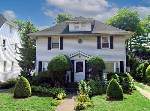 65 Lakeside Dr, Rockville Centre, NY, 11570-2309 | Card Image