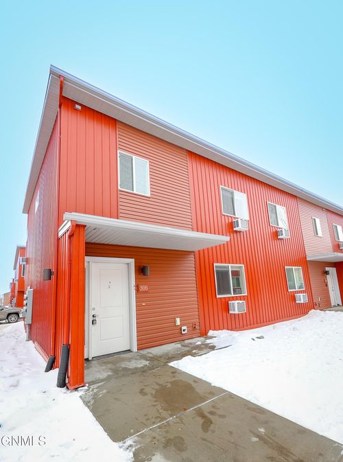 3202 17th Ave W, Williston, ND, 58801-2682 | Card Image