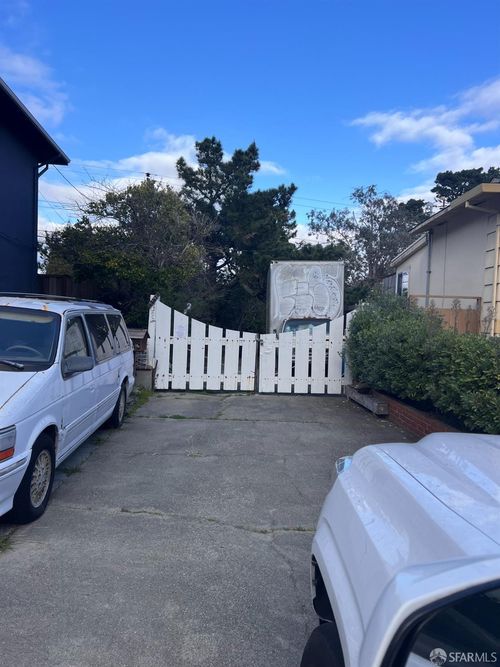 3392 Fleetwood Dr, San Bruno, CA, 94066-1206 | Card Image