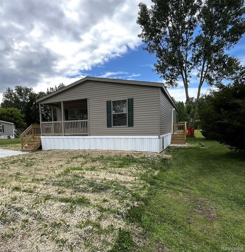 8499 E M 71, Durand, MI, 48429-1071 | Card Image