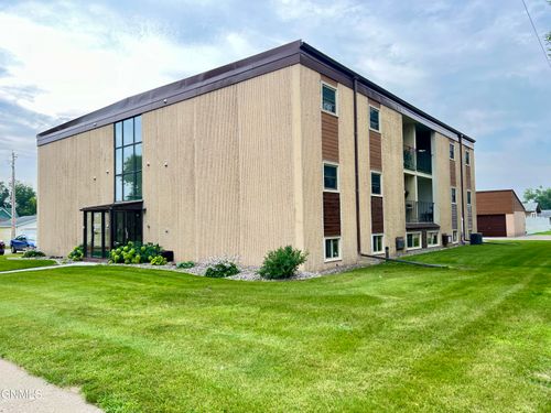 314 4th St Ne, Valley City, ND, 58072-3049 | Card Image