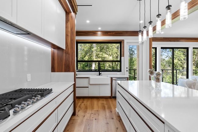 1415 Pipeline Pl, House other with 8 bedrooms, 9 bathrooms and 4 parking in Coquitlam BC | Image 12