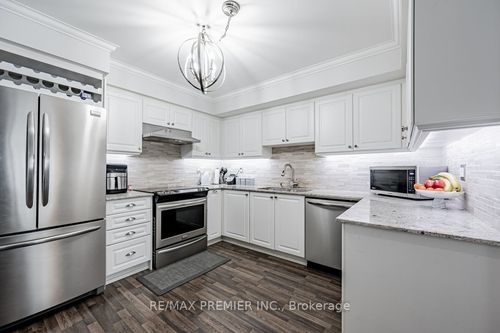 624-140 Widdicombe Hill Blvd, Toronto, ON, M9R0A9 | Card Image