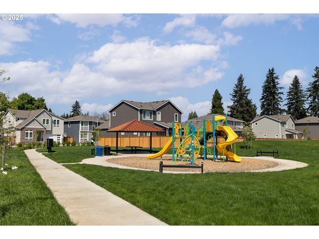 15209 Se Towers Ter, House other with 3 bedrooms, 3 bathrooms and 2 parking in Milwaukie OR | Image 31