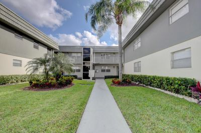 661 Flanders N, Condo with 2 bedrooms, 2 bathrooms and null parking in Delray Beach FL | Image 3