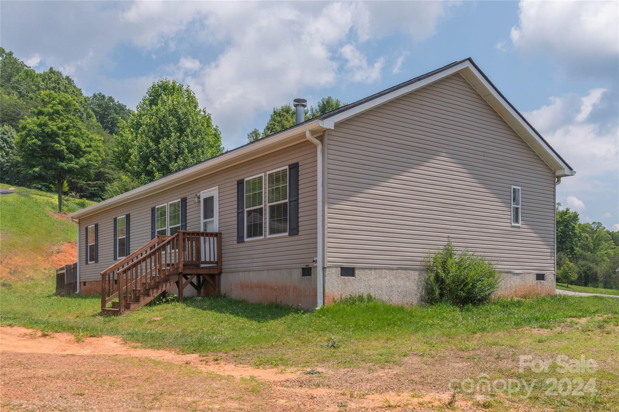 Clark Meadow Ln, Candler, NC 28715