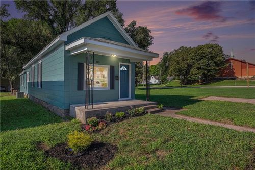 325 Kiowa St, Leavenworth, KS, 66048-1548 | Card Image
