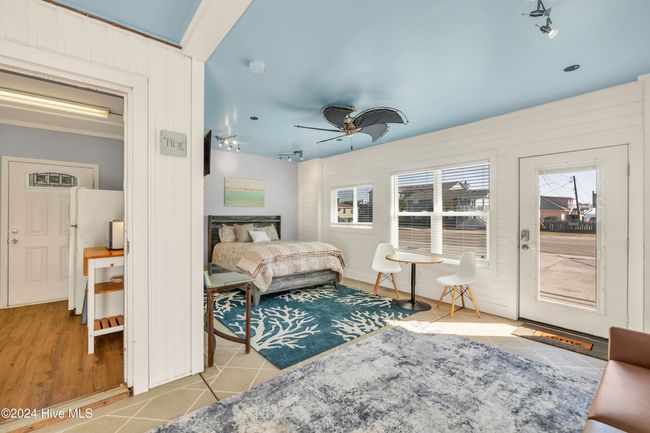 Separate entrance, lower efficiency apartment or business office unit | Image 7
