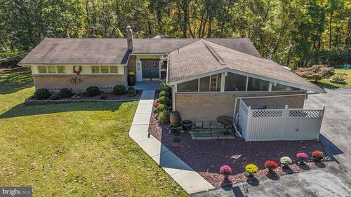 2206 Polk Valley Rd, HELLERTOWN, PA, 18055-3034 | Card Image