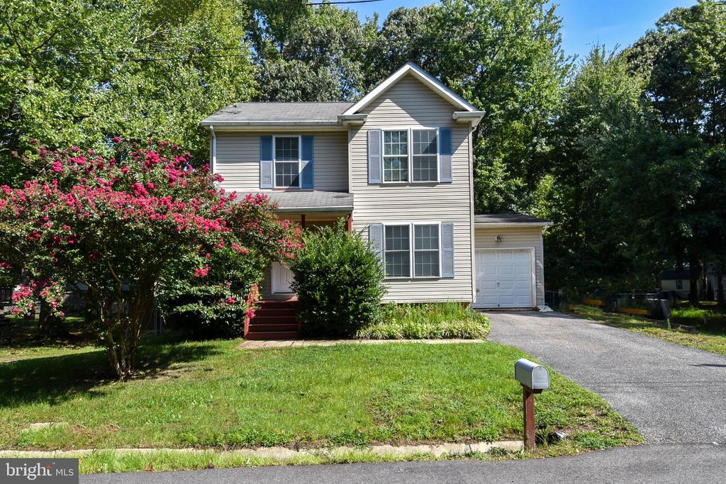 Juniper St, Shady Side, MD 20764