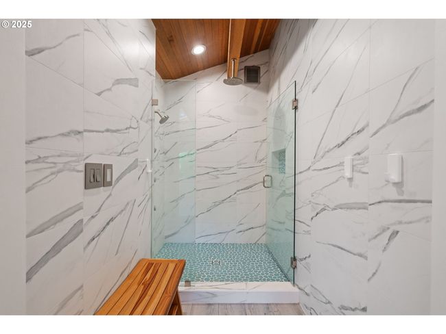 1115 Lake Front Rd, House other with 4 bedrooms, 4 bathrooms and 2 parking in Lake Oswego OR | Image 25