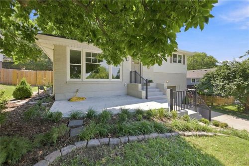 5657 W 50th St, Roeland Park, KS, 66202-1809 | Card Image