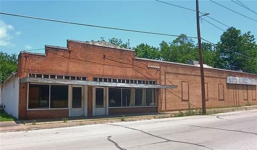 101 E Atlantic St, Nevada, MO, 64772-1428 | Card Image