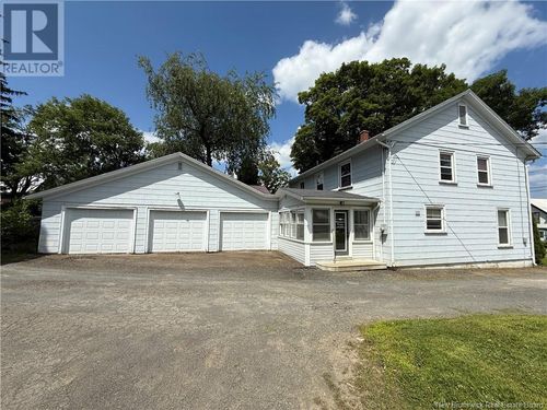 733 Main St, Woodstock, NB, E7M2E6 | Card Image