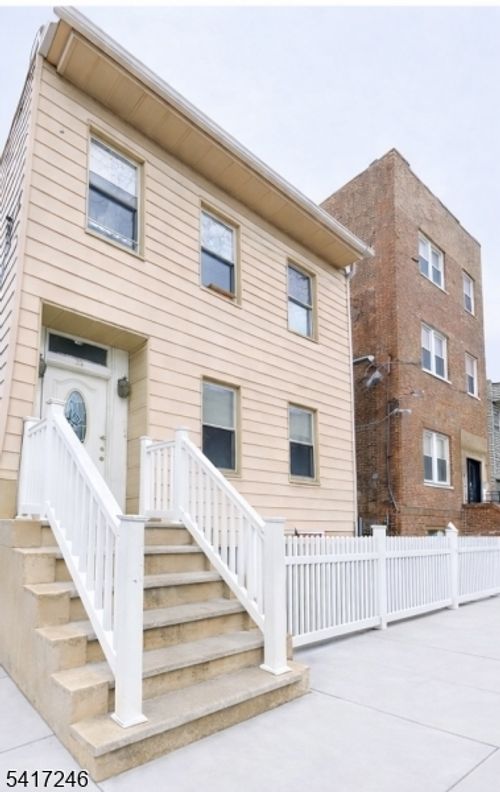 23 Nichols St, Newark, NJ, 07105-1609 | Card Image