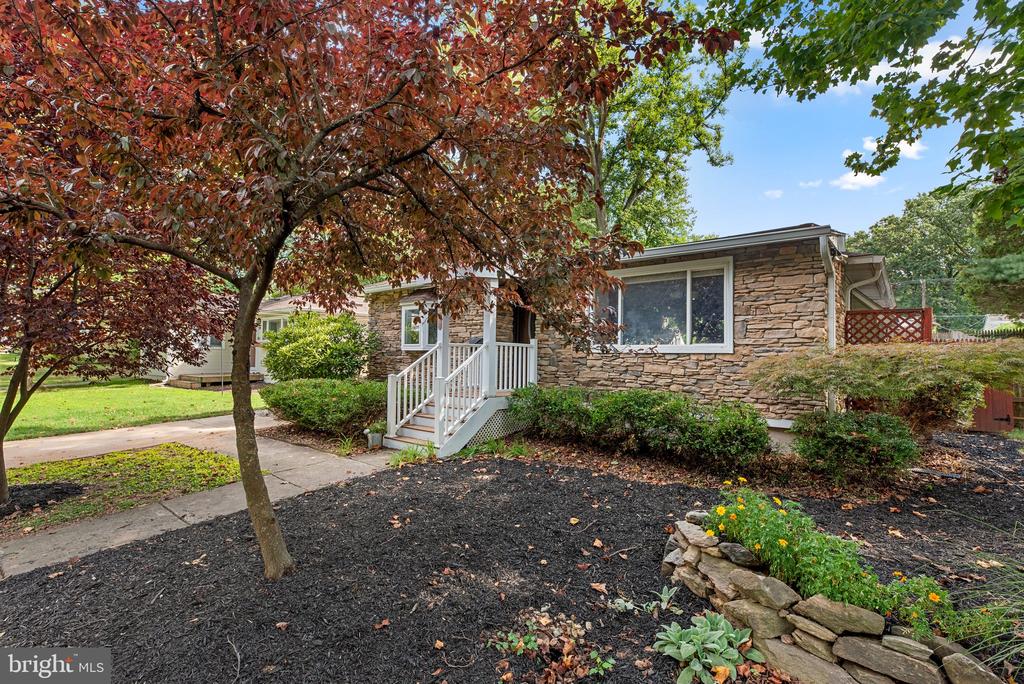 Lawrence Ave, Kensington, MD 20895