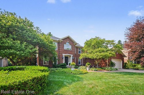 2819 Bywater Dr, Troy, MI, 48085-7001 | Card Image
