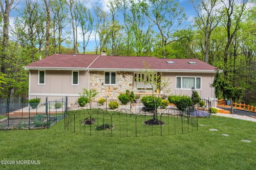 30 Mount Dr, Holmdel, NJ, 07733-1332 | Card Image