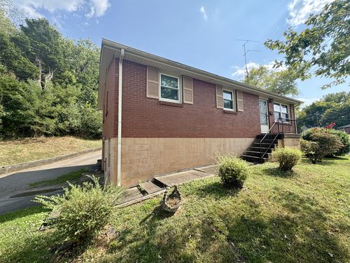 302 Crossland Ave, Clarksville, TN, 37040-3741 | Card Image