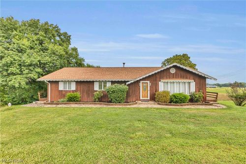 2538 Tabor Ridge Rd Ne, Mineral City, OH, 44656-9318 | Card Image