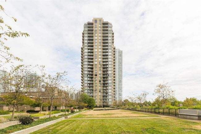 2801 - 2345 Madison Avenue, Condo with 3 bedrooms, 2 bathrooms and 2 parking in Burnaby BC | Image 3