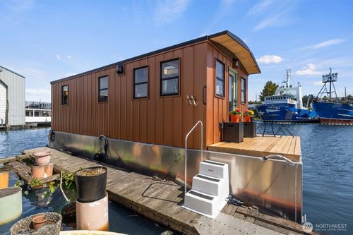 0-p-1080 W Ewing Pl, Seattle, WA, 98119-1461 | Card Image