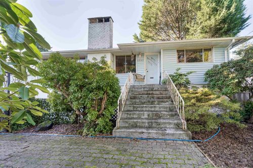 2285 Viewlynn Dr, North Vancouver, BC, V7J2W9 | Card Image
