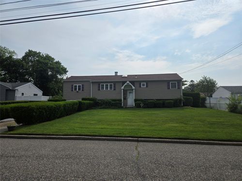 2805 Kane Ave, Medford, NY, 11763-1903 | Card Image