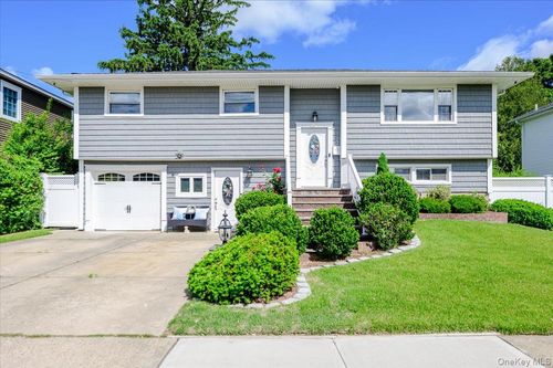 12 Northern Parkway E, Oyster Bay, NY, 11803 | Card Image