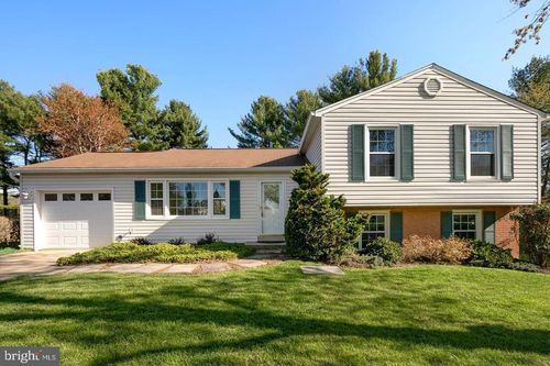 9530 Ashbourn Dr, BURKE, VA, 22015-1701 | Card Image