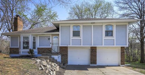 201 S Shrank Ave, Independence, MO, 64056-1744 | Card Image