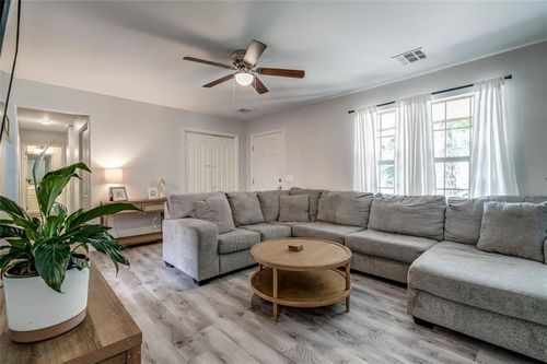 410 E Jefferson St, Crescent, OK, 73028-9012 | Card Image