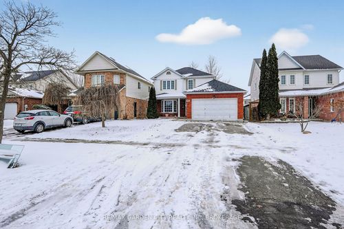 218 Confederation Ave, Thorold, ON, L2V5A2 | Card Image