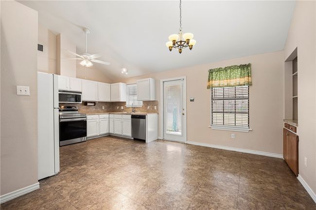 703 W Josephine Ave, House other with 3 bedrooms, 2 bathrooms and null parking in Orange Grove TX | Image 9