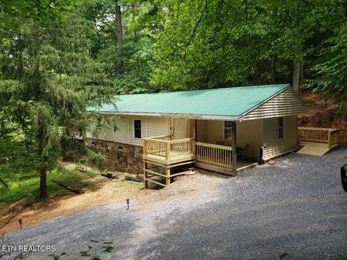 1110 S Spring Hollow Rd, Sevierville, TN, 37876-8911 | Card Image
