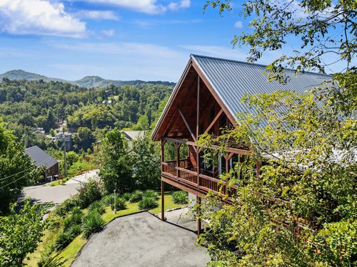 920 W Cedar Ln, Gatlinburg, TN, 37738-4308 | Card Image