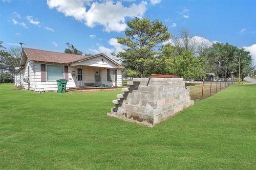 705 E Cleveland St, Mangum, OK, 73554-3611 | Card Image