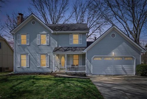 1104 Se 7th St, Lee's Summit, MO, 64063-6437 | Card Image