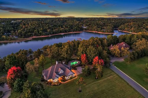 10392 Cedar Pointe Dr, Lowell, AR, 72745-9548 | Card Image