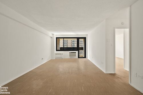 18n-90 Gold St, New York, NY, 10038-1840 | Card Image
