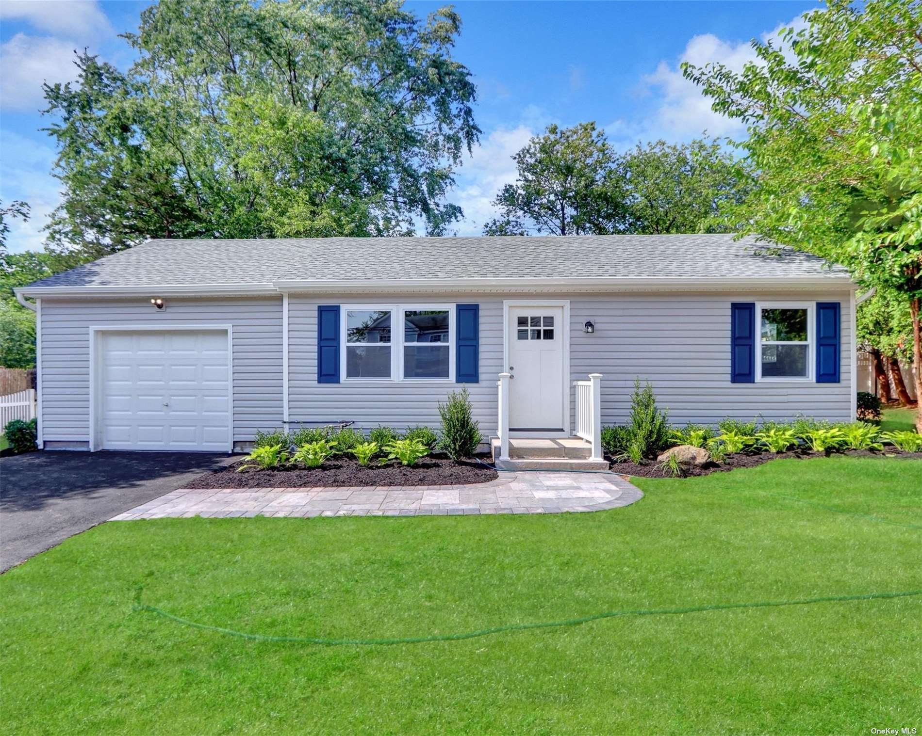 Smith St, Central Islip, NY 11722