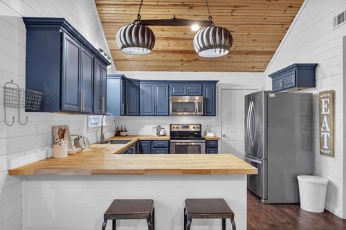 235 Red Squirrel Ln, Brookeland, TX, 75931-1260 | Card Image