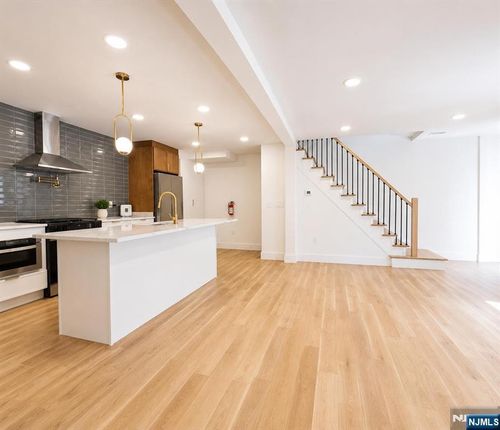 7 Pierce Avenue, Jersey City, NJ, 07307 | Card Image