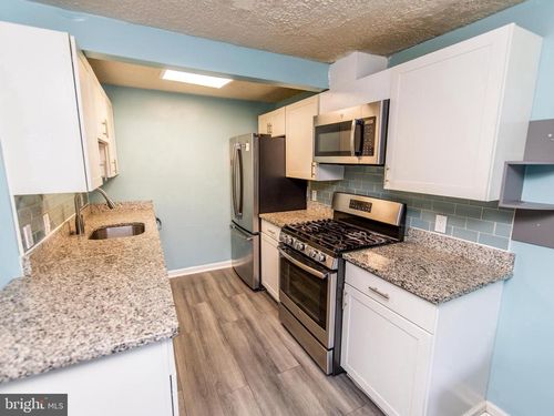 e-122-1852 Village Green Dr, LANDOVER, MD, 20785-4119 | Card Image