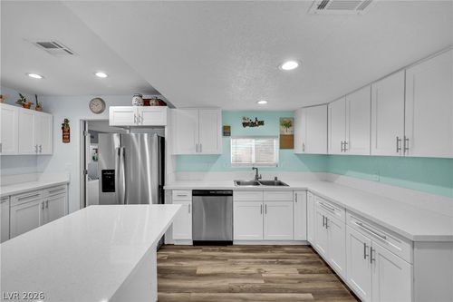 18 New Mexico Way, Henderson, NV, 89015-7212 | Card Image